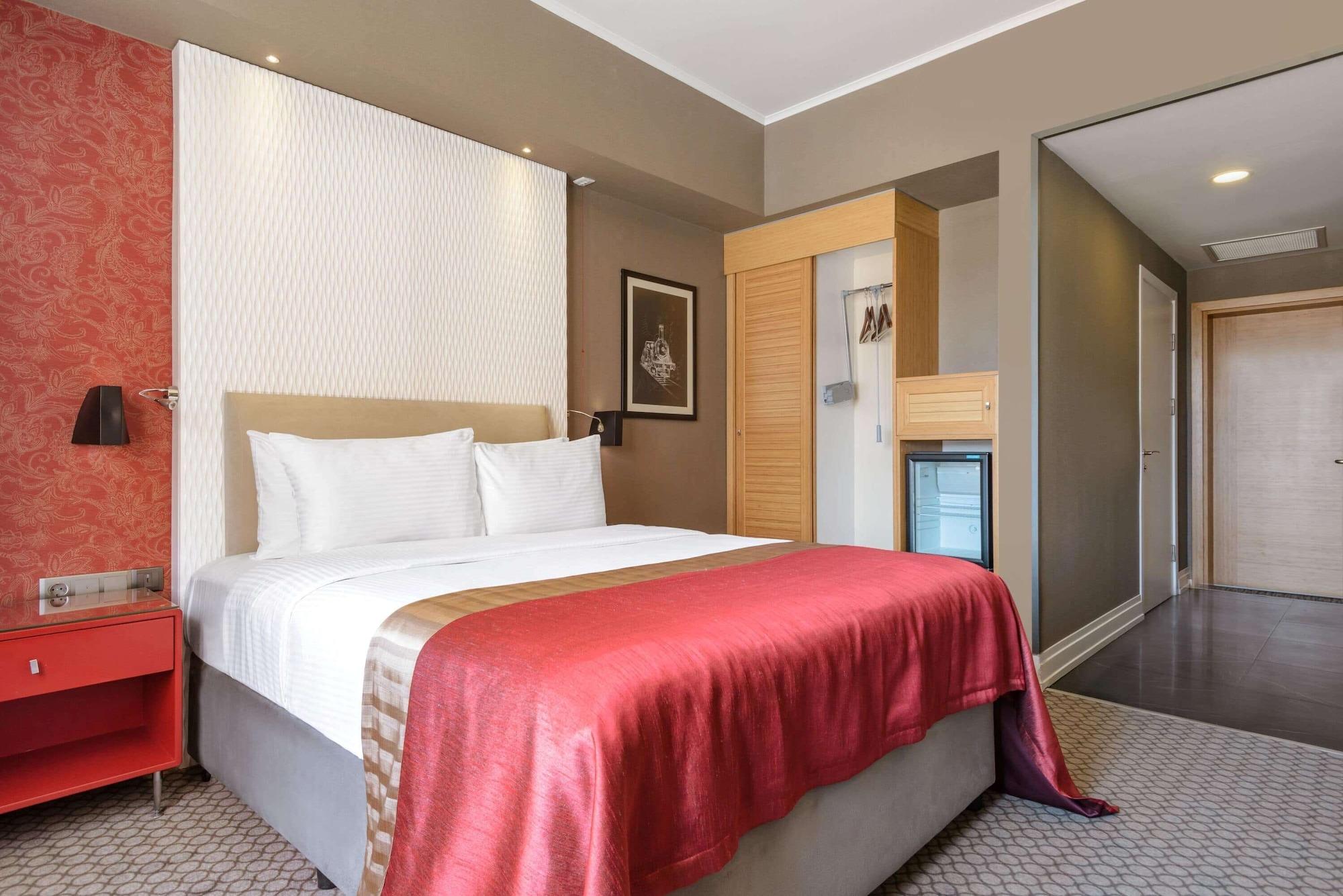 Ramada Plaza By Wyndham Eskisehir Exterior photo