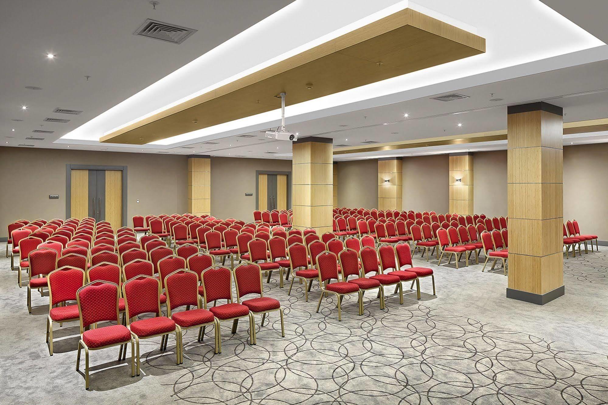 Ramada Plaza By Wyndham Eskisehir Exterior photo